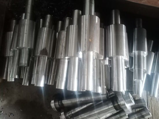 45鋼調(diào)質(zhì)，精車外圓加工